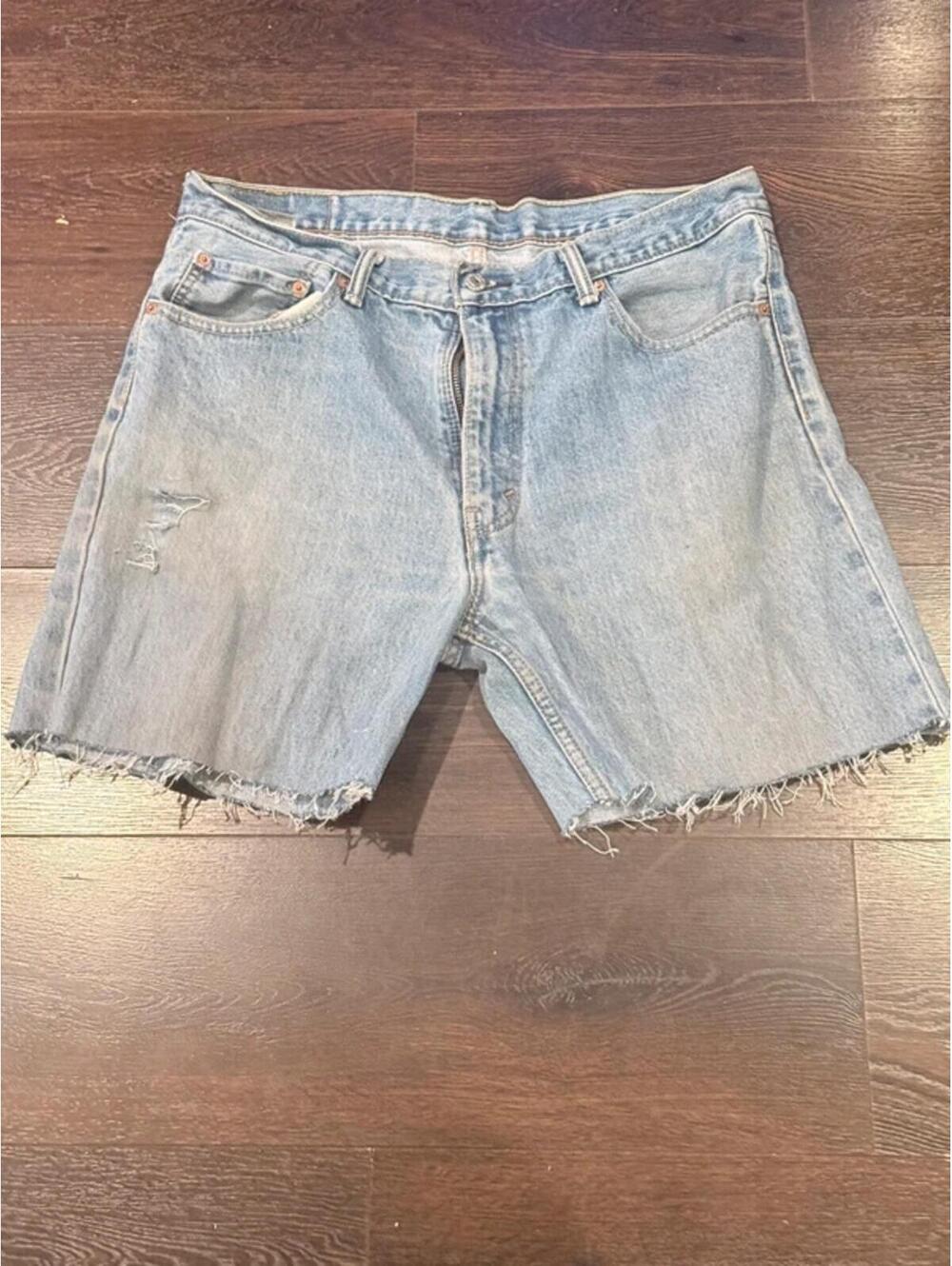Levi’s 550 Relaxed Fit Cutoff Denim Shorts – Men’s 36 Waist – Light Wash S30